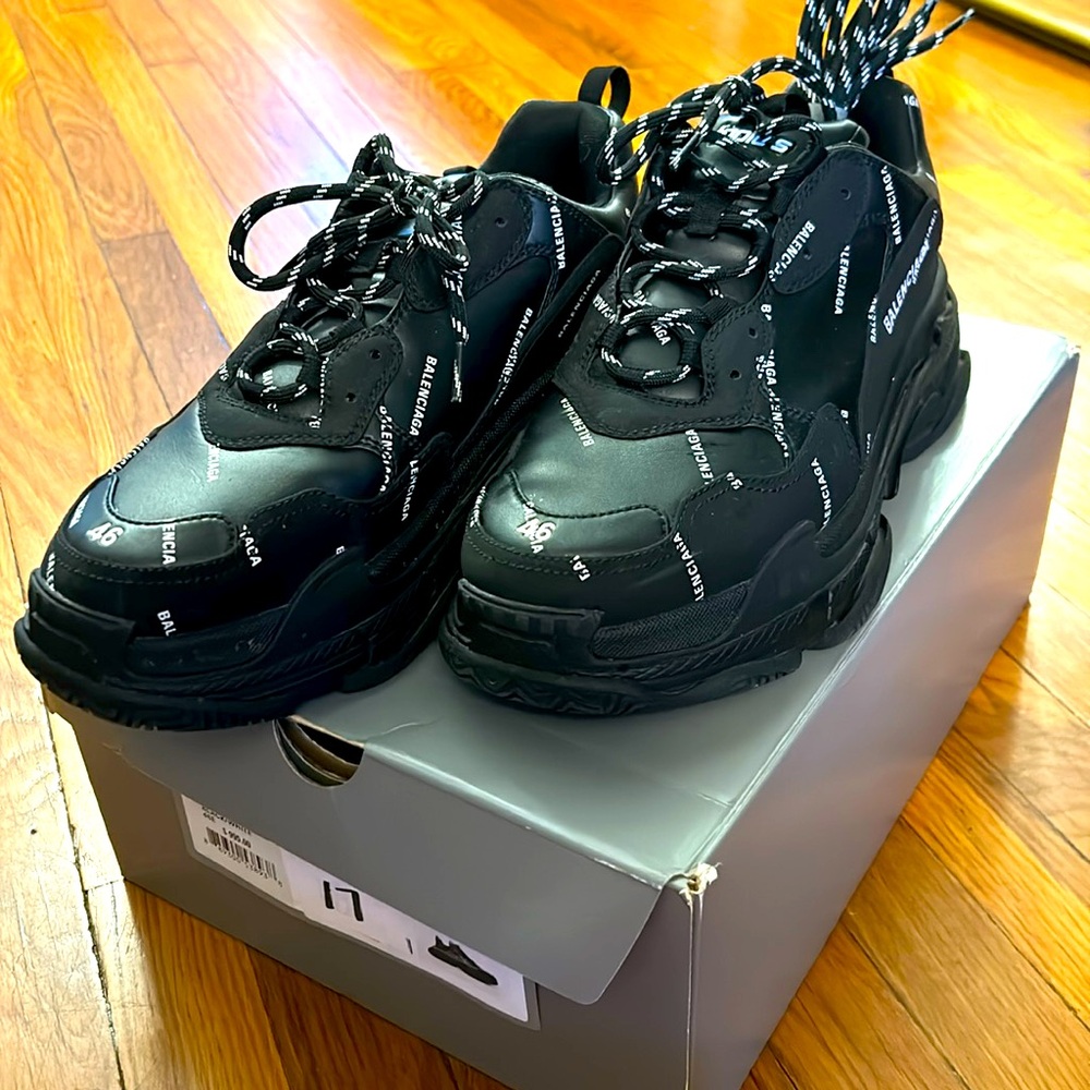 BALENCIAGA Sneakers